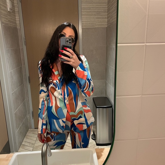 Valiant Paris - boutique in Miami colorful two piece suit - Picture 6 of 8